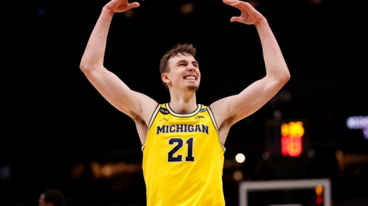 悬念重重的 悬念重重的