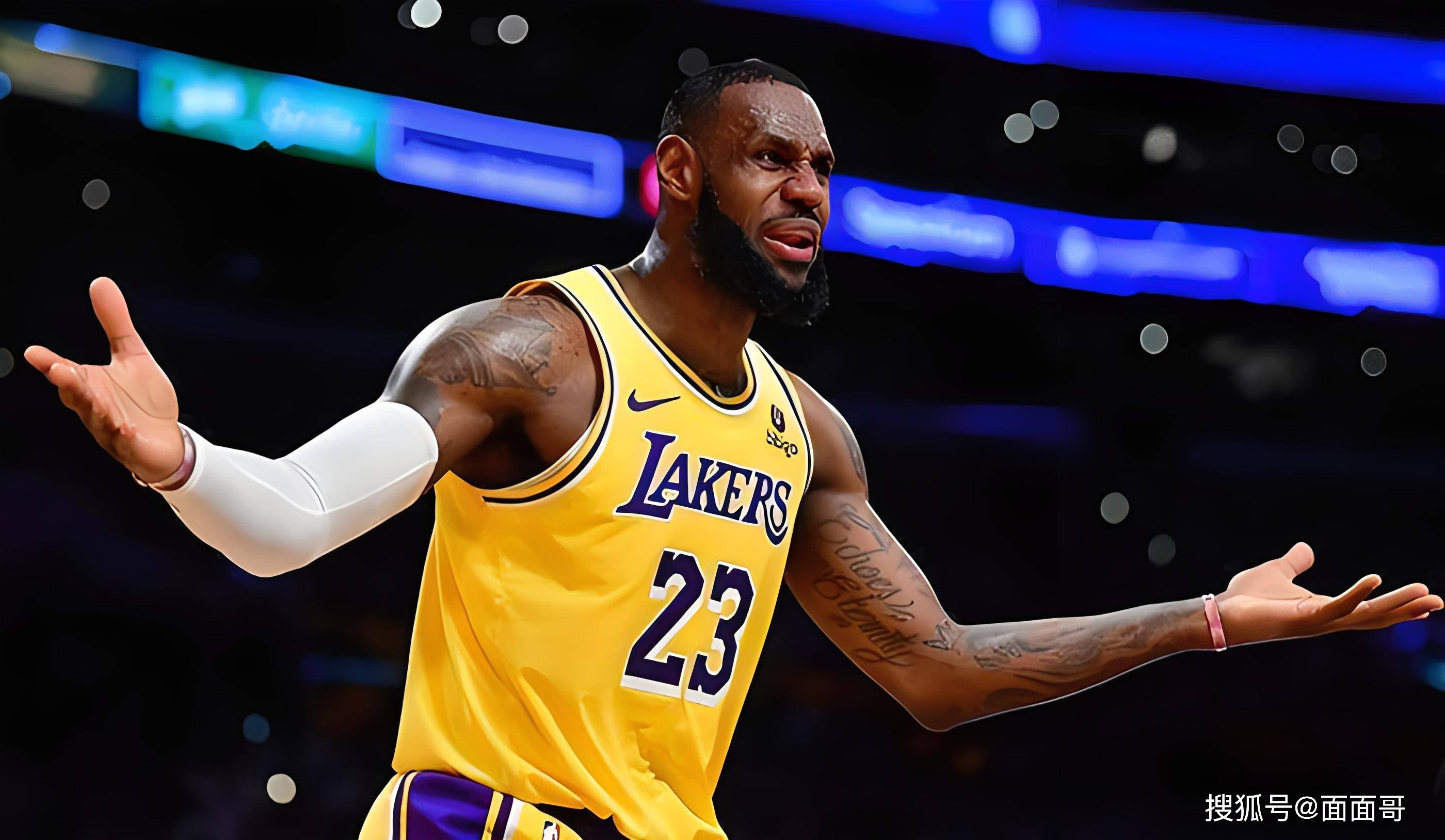 从身体右侧 从身体右侧